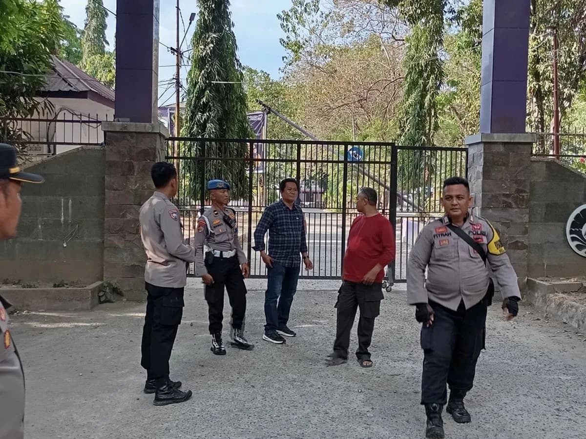 Jalanan yang Sama, Kepentingan Berbeda: Membaca Ulang Gesekan Ojol vs Mahasiswa dari Kacamata Sosial